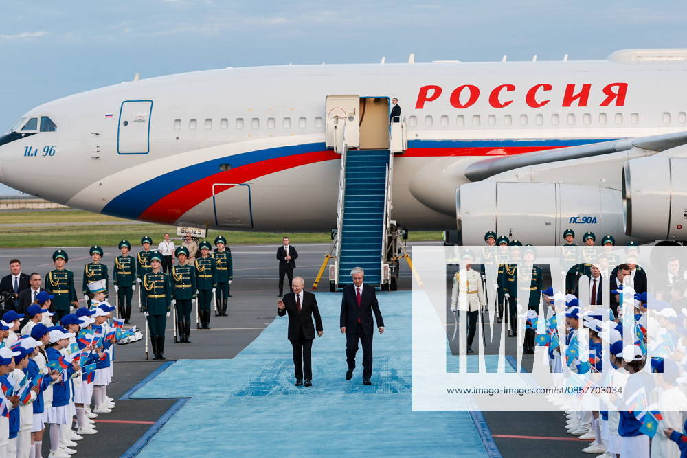 KAZAKHSTAN, ASTANA - MAY 27, 2026: Russia s President Putin and Kazakhstan s President Kassym-Jomart Tokayev (L-R centre) are seen during a ceremony marking Putin s arrival at Nursultan Nazarbayev International Airport. The Russian president arrived in Kazakhstan on a state visit Astana Kazakhstan - ZUMAt113 20260527_zaa_t113_425