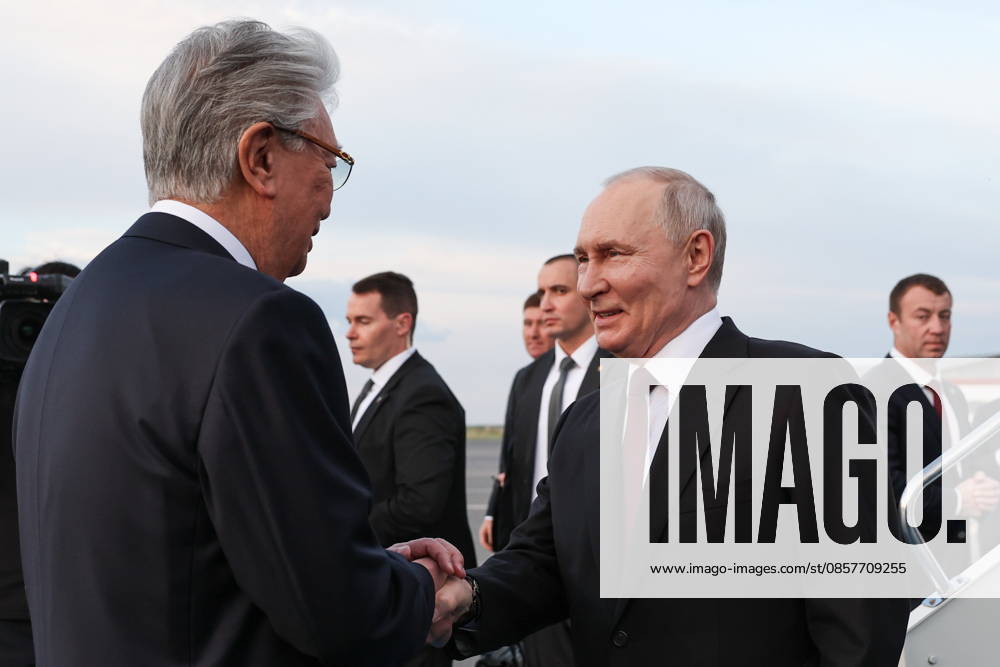 KAZAKHSTAN, ASTANA - MAY 27, 2026: Kazakhstan s President Kassym-Jomart Tokayev (L) and Russia s President Putin (L) are seen during a ceremony marking Putin s arrival at Nursultan Nazarbayev International Airport. The Russian president arrived in Kazakhstan on a state visit. Alexander Kazakov Russian Presidential Press and Information Office TASS 93103629