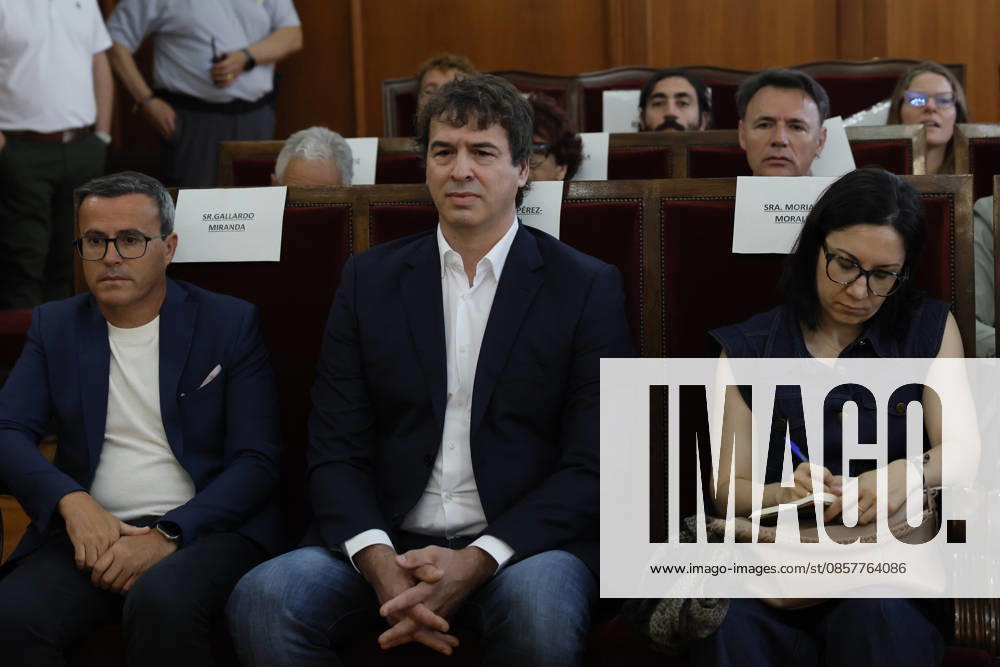 David Sanchez (C), brother of Spanish Prime Minister Pedro Sanchez, and former leader of the Extremadura branch of ruling party PSOE, Miguel Angel Gallardo (L) and former regional Culture s office Elisa Moriano Morales (R) attend to the trial held in the regional Court of Badajoz, Spain on 28 May 2026 in the case of David Sanchez alleged irregular hiring as the head of the performing arts office within the provincial government of Badajoz. Sanchez, who resigned from the post in February face the charges of alleged embezzlement and influence peddling related to his appointment. The brother of Prime Minister David Sanchez face a trial for his allegedly irregular hiring as the head of the performing arts office !ACHTUNG: NUR REDAKTIONELLE NU