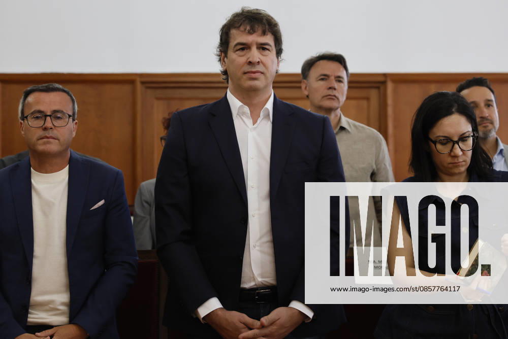 David Sanchez (C), brother of Spanish Prime Minister Pedro Sanchez, and former leader of the Extremadura branch of ruling party PSOE, Miguel Angel Gallardo (L) and former regional Culture s office Elisa Moriano Morales (R) attend to the trial held in the regional Court of Badajoz, Spain on 28 May 2026 in the case of David Sanchez alleged irregular hiring as the head of the performing arts office within the provincial government of Badajoz. Sanchez, who resigned from the post in February face the charges of alleged embezzlement and influence peddling related to his appointment. The brother of Prime Minister David Sanchez face a trial for his allegedly irregular hiring as the head of the performing arts office !ACHTUNG: NUR REDAKTIONELLE NU