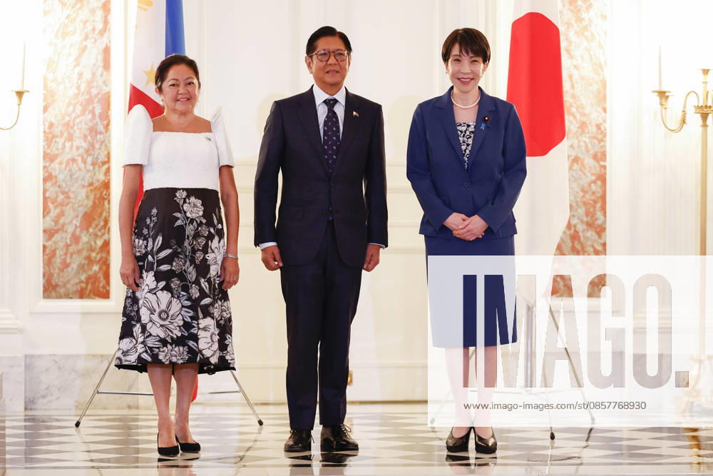 (L to R) First Lady Liza Araneta Marcos, Philippine President Ferdinand Marcos Jr. and Japanese Prime Minister Sanae Takaichi pose for the cameras at the Akasaka Palace State Guest House in Tokyo. Tokyo Japan - ZUMAm191 20260528_aap_m191_001