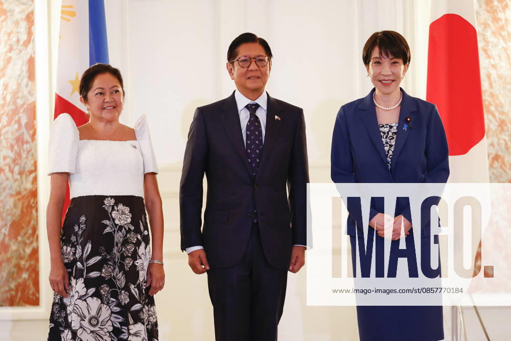 (L to R) First Lady Liza Araneta Marcos, Philippine President Ferdinand Marcos Jr. and Japanese Prime Minister Sanae Takaichi pose for the cameras at the Akasaka Palace State Guest House in Tokyo. Tokyo Japan - ZUMAm191 20260528_aap_m191_002