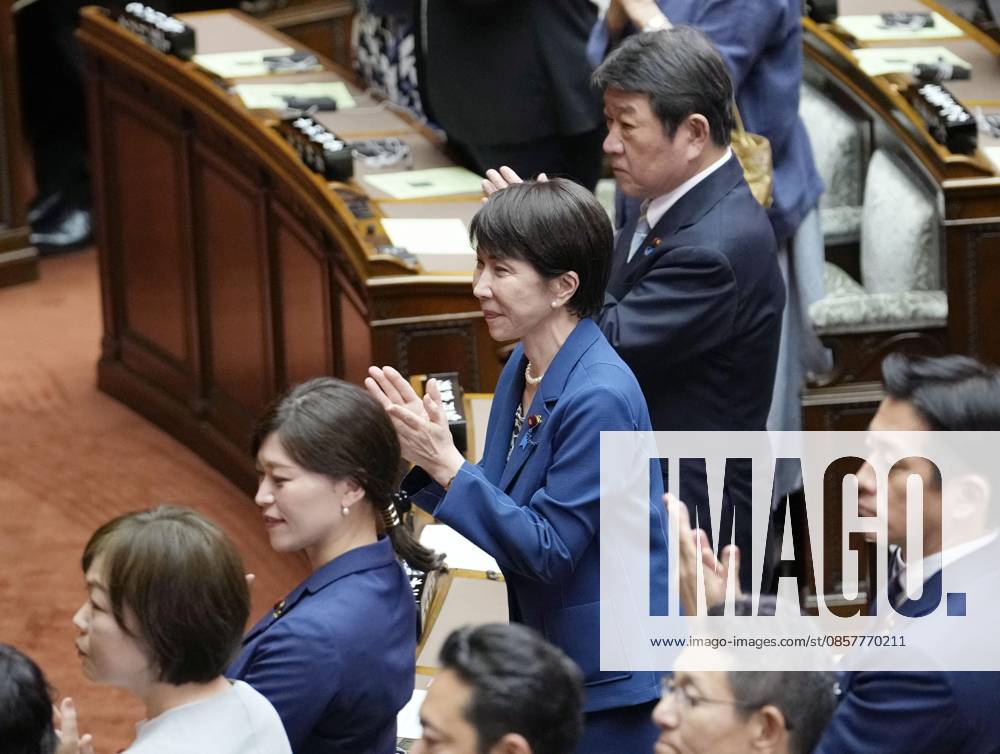 Philippine president in Japan s parliament Japanese Prime Minister Sanae Takaichi (C) claps after Philippine President Ferdinand Marcos Jr. made a speech in the plenary chamber of the House of Councillors in Tokyo on May 28, 2026. A14AA0005617046P