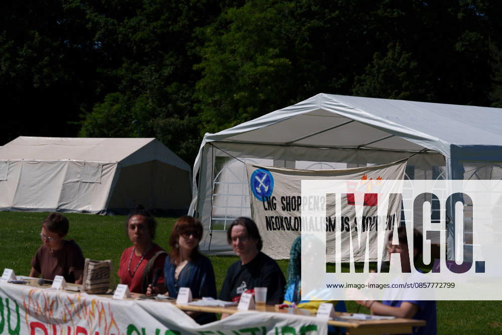 Climate Camp activists prepare for demonstration weekend in Hamm Germany - Hamm, 28.05.2026 Climate Camp press conference ahead of planned demonstrations against fossil gas infrastructure in Hamm. Organizers announced actions and protests scheduled for Friday and Saturday. North Rhine-Westphalia