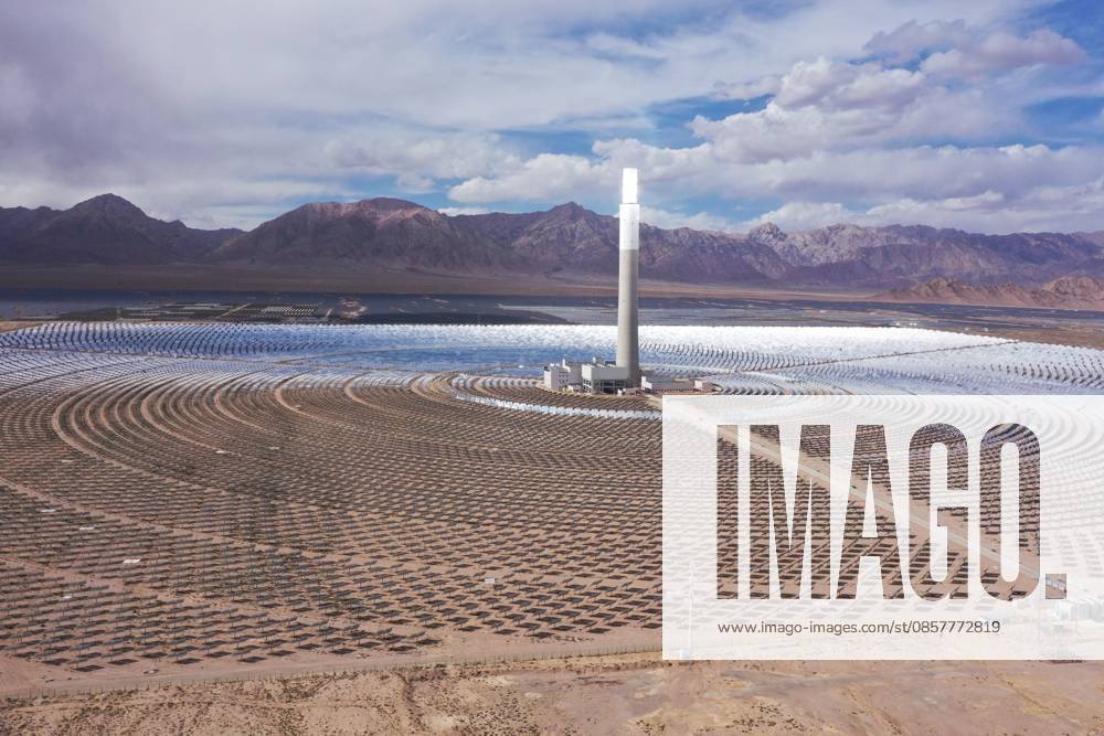 Solar Thermal Power Plant HAIXI, CHINA - MAY 28, 2026 - Aerial view of the Zhongkong Delingha 50 MW solar thermal power plant, one of China s first demonstration projects for solar thermal power generation, in Delingha City, Haixi Prefecture, Qinghai Province, China on May 28, 2026. Haixi Qinghai China
