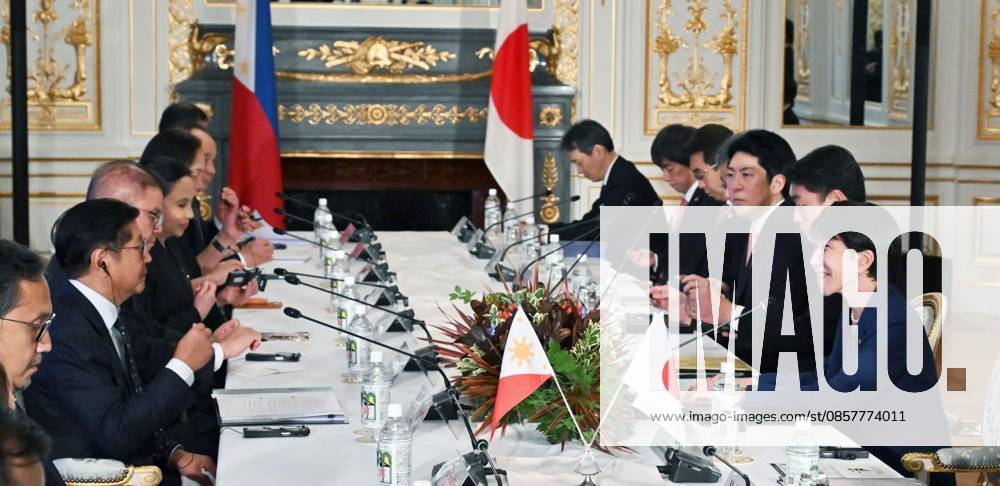 Japan-Philippines summit Japanese Prime Minister Sanae Takaichi (far R) holds talks with Philippine President Ferdinand Marcos Jr. (2nd from L) at the State Guest House in Tokyo on May 28, 2026. (Pool photo) A14AA0005617050P