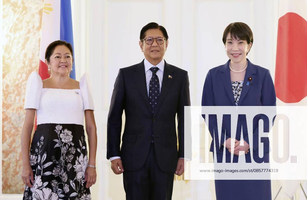 Japan-Philippines summit Japanese Prime Minister Sanae Takaichi (R) poses for a photo with Philippine President Ferdinand Marcos Jr. and his wife Louise Araneta-Marcos at the State Guest House in Tokyo on May 28, 2026. (Pool photo) A14AA0005617051P