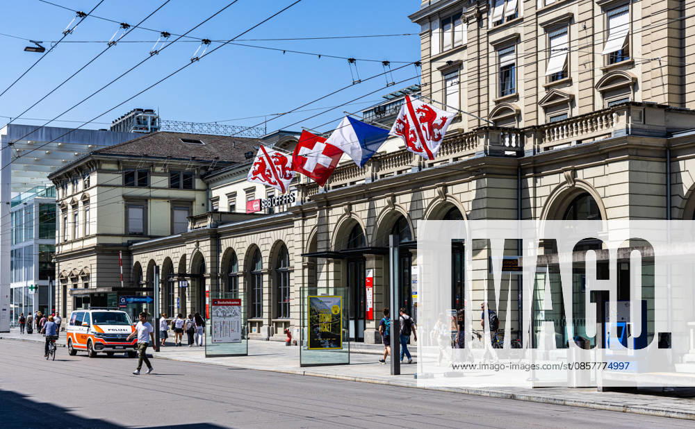 Knife attack with multiple injuries, Winterthur, Switzerland Winterthur, Switzerland, 28th May 2026 A few hours after the knife attack at Winterthur train station, the police are still visibly present A total of four people were injured, some seriously