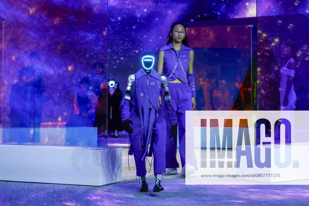 Humanoid robots take over the runway at Seoul s new enter-tech venue in South Korea Humanoid robots and models perform on the runway during a robot fashion show at Galaxy Robot Park in Seoul, South Korea, on May 28, 2026. Galaxy Corporation, the entertainment firm behind K-pop stars including G-Dragon and Taemin, opened the park on May 15 as what it describes as the world s first robot-themed entertainment venue, where humanoid robots perform choreographed concerts, drawing demonstrations and fashion shows as part of its enter-tech concept blending robotics with K-pop culture. Seoul South Korea