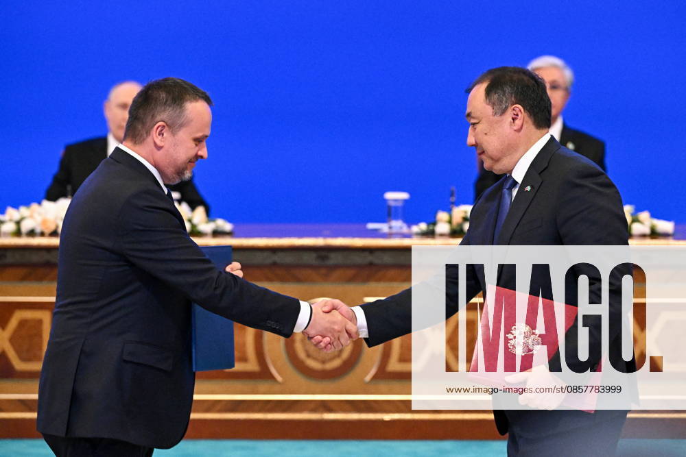 KAZAKHSTAN, ASTANA - MAY 28, 2026: Russia s Transport Minister Andrei Nikitin and Kazakhstan s Transport Minister Narlan Sauranbayev (L-R front) shake hands during a ceremony to sign joint documents at the Independence Palace. Sergei Bobylev TASS 93131614