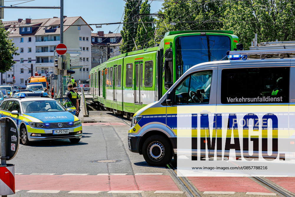 Two light rail vehicles collide sideways 12 passengers injured on line 3 A light rail vehicle traveling out of the city on line 3 and a light rail vehicle traveling into the city on line 3 collide at a switch in the intersection area Officers from the traffic accident service of the Hanover police departm