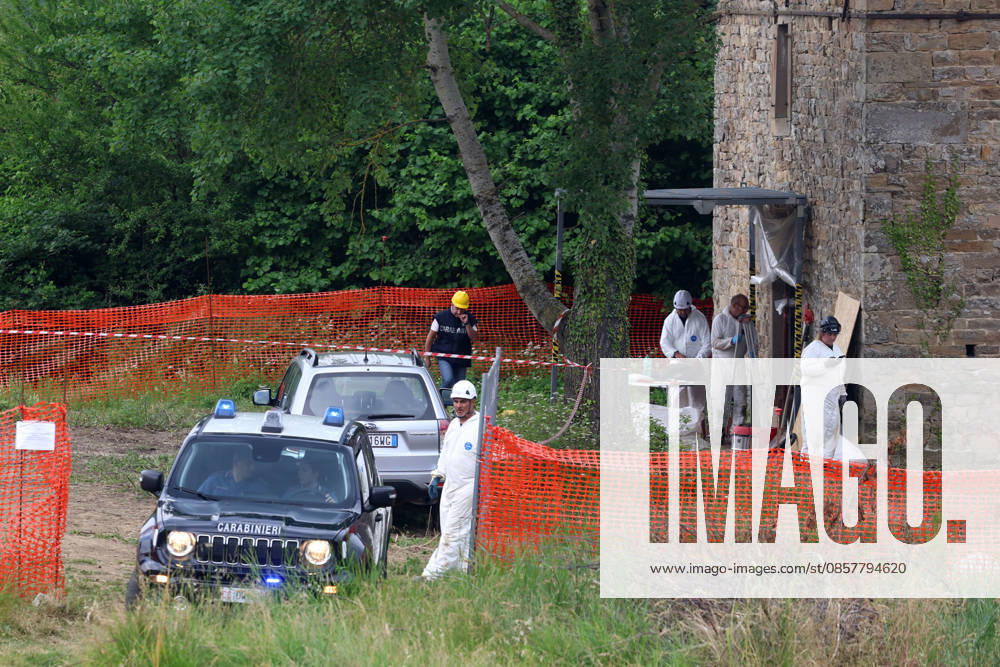 IPA85139648 - Montefiorino (Mo). Finding and removal at the dl Pignone tower of the remains of Daniela Ruggi, the Vitriola girl who disappeared a year and a half ago whose cause of death is still unknown