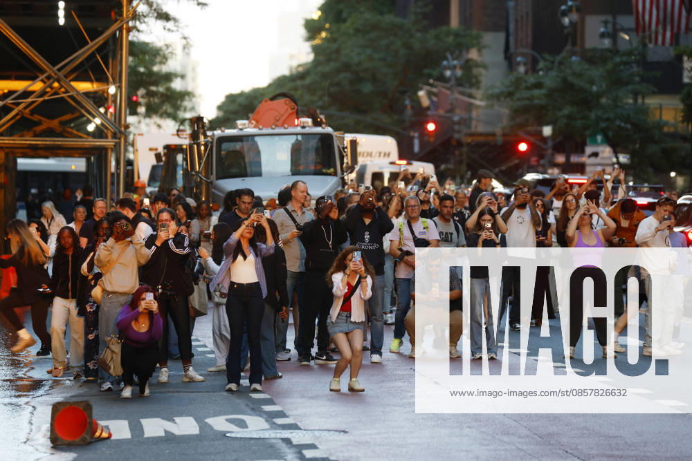 Revelers holding cameras and cell phones stand on 42nd street with moving traffic for a Manhattanhenge sunset event in New York City on Thursday, May 28, 2026. The Manhattanhenge sunset comes twice a year when the setting sun aligns precisely with Manhattan s street grid. NYP20260528209 JohnxAngelillo