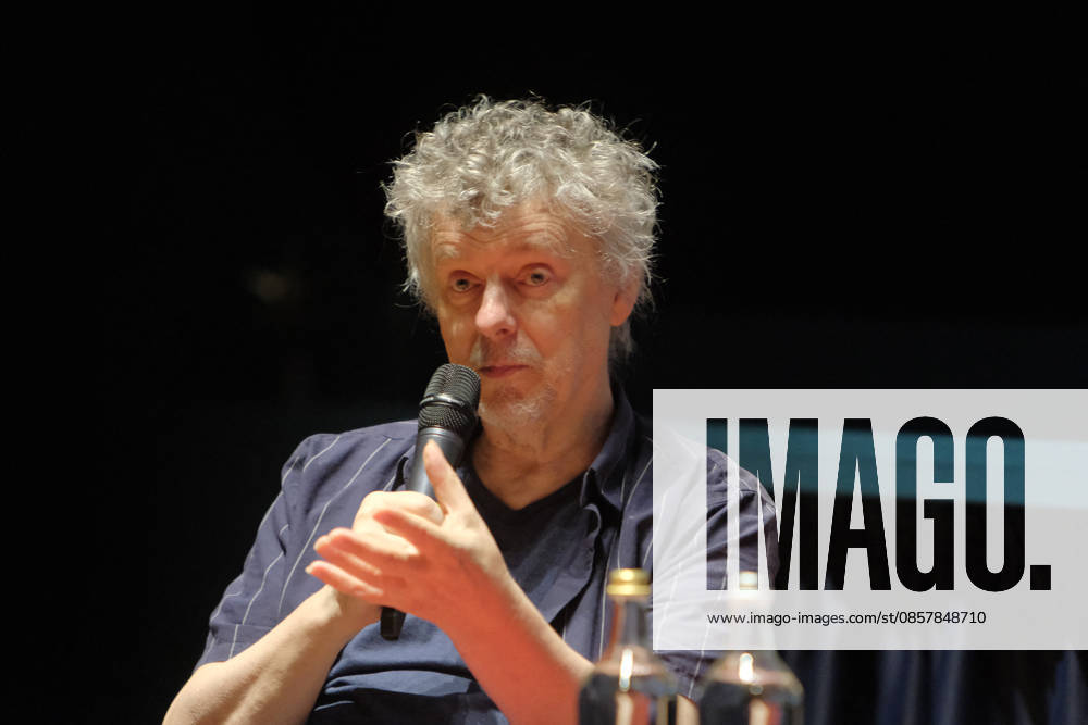 Michel Gondry During Masterclass - Turin French director Michel Gondry holds a masterclass at Cinema Massimo in Turin, Italy on Month Day, Year , where he receives the Stella della Mole award for his contributions to filmmaking and discusses his career with National Cinema Museum director Carlo Chatrian, while also introducing the screening of his film Microbo&Gasolina. Photo by Costantino Sergi IPA ABACAPRESS.COM Torino Torino