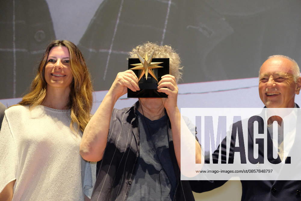 Michel Gondry At Stella Della Mole Award Ceremony - Turin French director Michel Gondry receives the Stella della Mole award in recognition of his contribution to filmmaking during a ceremony at Cinema Massimo in Turin, Italy, on May 28, 2026 awarded by museum president Enzo Ghigo, alongside National Cinema Museum director Carlo Chatrian, as he reviews his eclectic career and introduces the screening of Microbo&Gasolina. Photo by Costantino Sergi IPA ABACAPRESS.COM Torino Torino