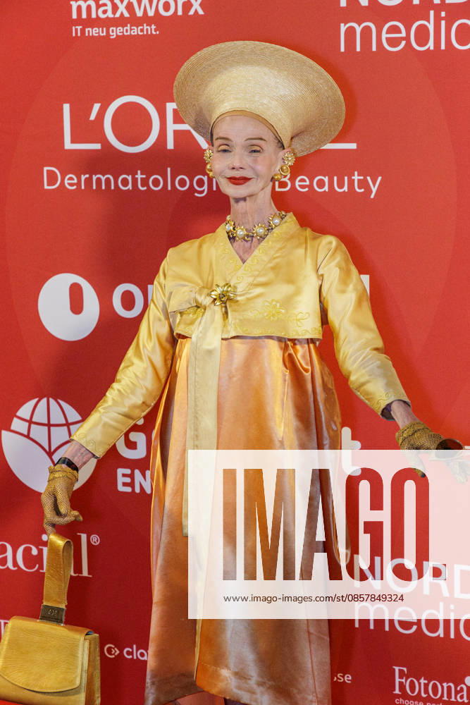 Düsseldorf Guest at the second charity gala to benefit the Umbrella Foundation at the Hyatt Regency Hotel in Düsseldorfs Medienhafen The Umbrella Foundation has been provi