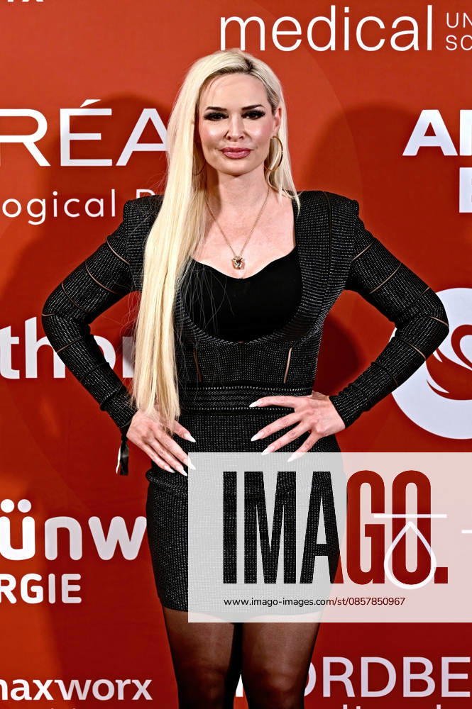 Charity Night of the Umbrella Foundation Daniela Katzenberger on the occasion of the Charity Night of the Umbrella Foundation on 28 05 2026 at the Hyatt Regency Düsseldorf 20260528MWI125580