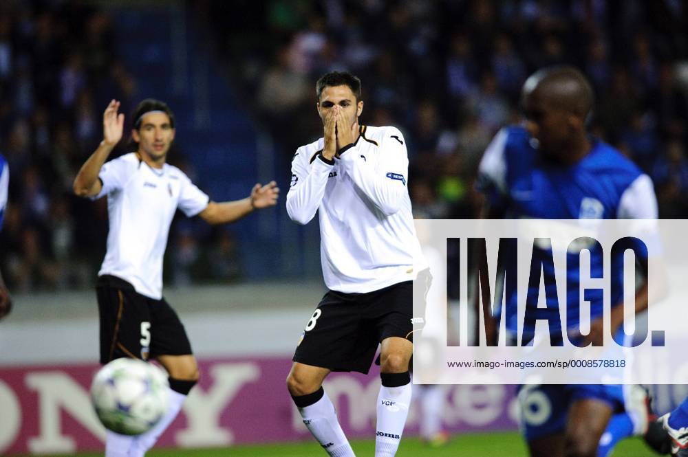 Mehmet Topal of Valencia (L) Victor Ruiz of Valencia (C) David Hubert of KRC Genk, KRC Genk - Valencia CF JackxJacobsxIVx 360714