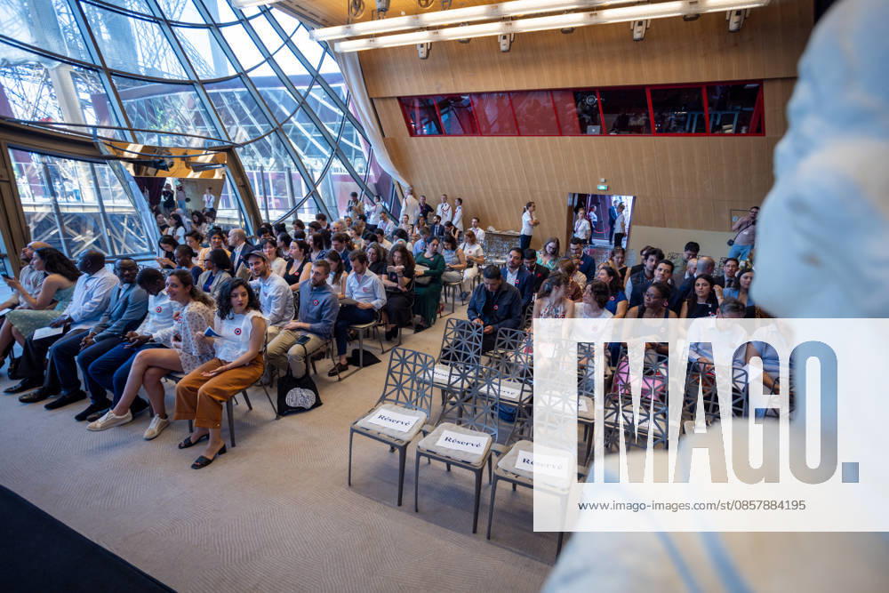 Welcoming Ceremony for French Citizenship At Eiffel Tower - Paris People obtaining French citizenship at the Eiffel tower during the welcoming ceremony for French citizenship chaired by Mrs.Marie Pierre Vedrenne, Minister Delegate to the Minister of the Interior, in charge of Citizenship Paris, France May 29, 2026. Photo by Franck Derouda ABACAPRESS.COM Paris Eiffel Tower France