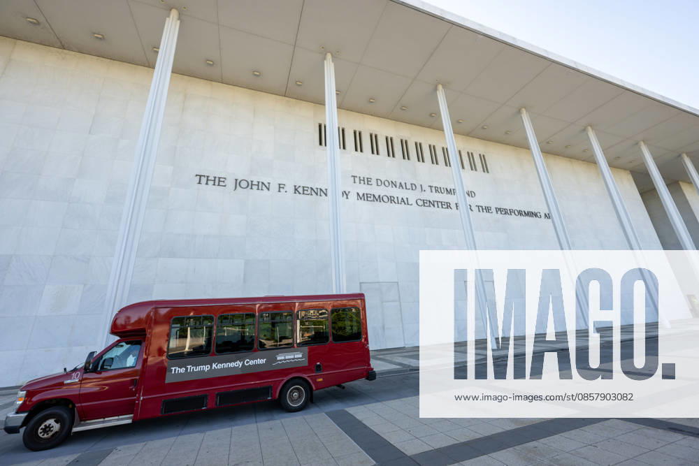 Exterior view of the John F. Kennedy Center for the Performing Arts in Washington, D.C. A federal judge ordered President DONALD TRUMP s name be removed from the building, ruling that only Congress has the authority to rename the institution. Washington United States - ZUMAk206 20260529_znp_k206_038