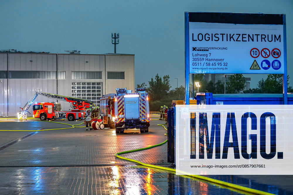 Major fire in a warehouse and logistics hall Main entrance to the warehouse, fire engines and turntable ladder of the Hanover fire department in the background Hanover Anderten Lohweg 7, Lower Saxony industrial estate, Hanover region Germany