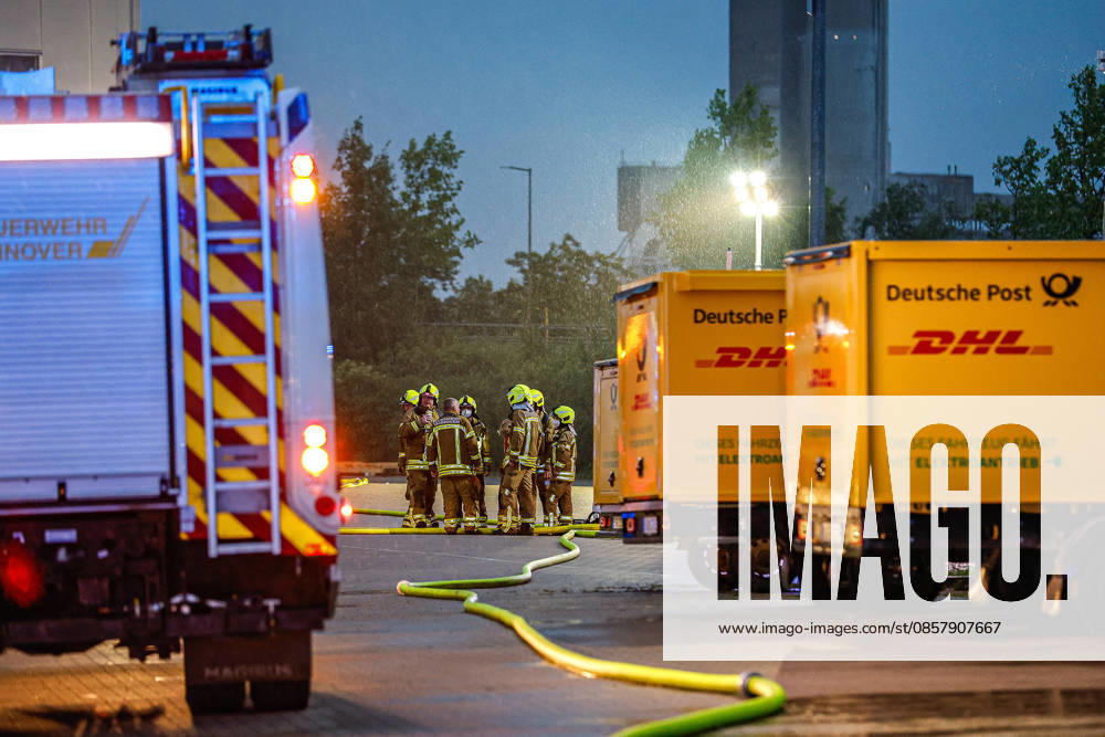Major fire in a warehouse and logistics hall Firefighters discuss Hanover Anderten Lohweg 7, industrial estate Lower Saxony, Hanover region Germany