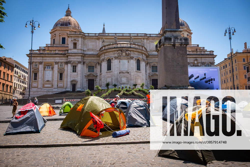 Extinction Rebellion activists are launching a 24-hour rally in Piazza dell Esquilino, just days before the 80th anniversary of the Italian Republic on June 2nd. They say: there is nothing to celebrate as long as rights, justice, and dignity continue to be denied. Oil extraction is imposed through violence and war to produce ever more energy, further increasing inequality. Activists occupy the square with tents. Rome Italy - ZUMAg256 20260530_znp_g256_001