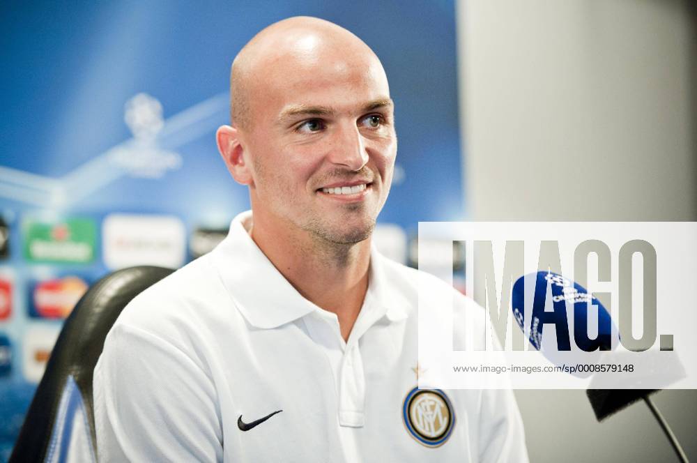 Esteban Cambiasso (Inter Mailand) speaking to the media during the press conference before the UEFA Champions League match