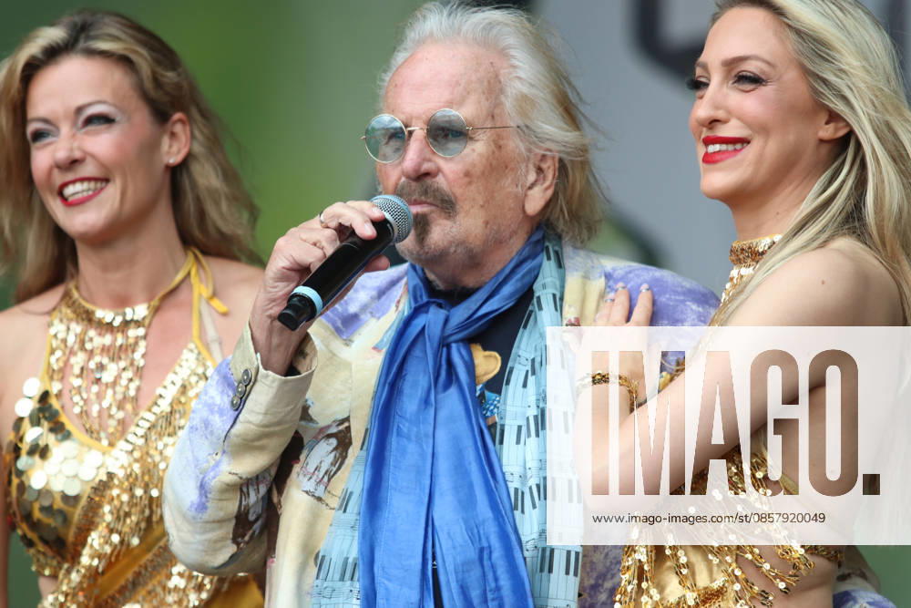Frank Zander at SchlagerOlymp 2026 Performance at the Schlager Festival on 30 05 2026 at the Central Festival Square in Berlin