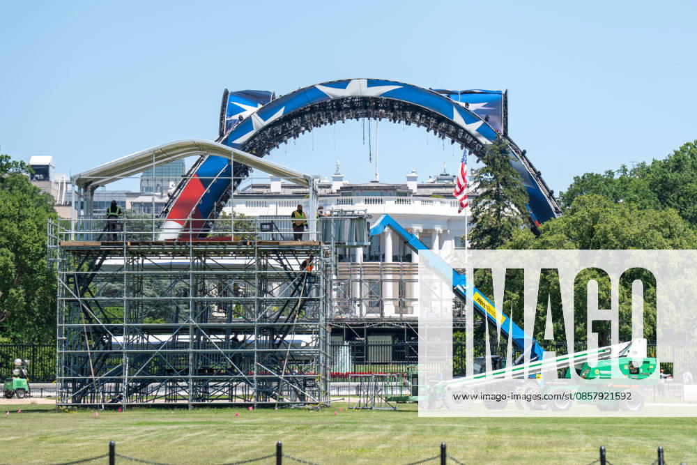 Construction of the UFC event venue is underway on the South Lawn and the Ellipse outside the White House. Washington USA - ZUMAs365 20260530_znp_s365_016