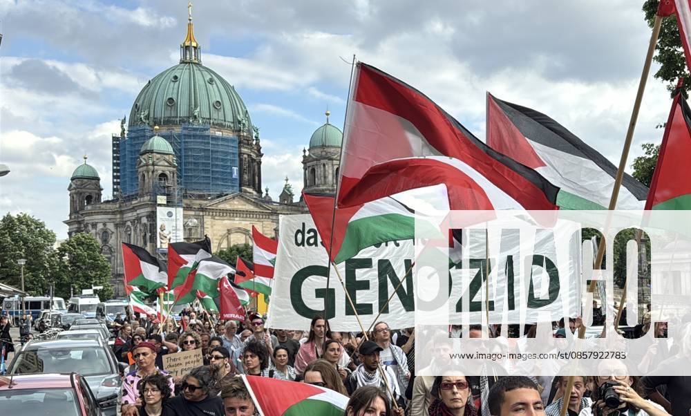 Israeli attacks on Palestine and Lebanon protested in Berlin BERLIN, GERMANY - MAY 30: Demonstrators, holding banners and flags, march near the Eberswalder Strasse metro station in the Prenzlauer Berg district to protest against Israel s attacks on Palestine and Lebanon, in Berlin, Germany, on May 30, 2026. A large number of participants gathered to voice their opposition to Germany s arms supplies to Israel and its military actions in Palestine and Lebanon. Erbil Basay Anadolu Berlin Germany. Editorial use only. Please get in touch for any other usage.