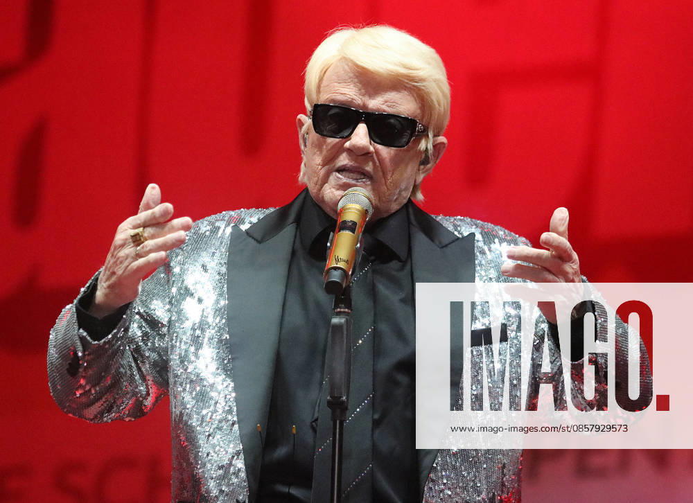 Heino at SchlagerOlymp 2026 Performance at the Schlager Festival on 30 05 2026 at the Central Festival Square in Berlin