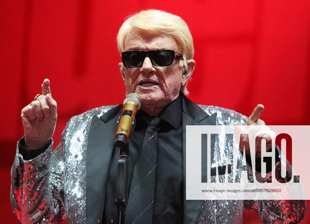 Heino at SchlagerOlymp 2026 Performance at the Schlager Festival on 30 05 2026 at the Central Festival Square in Berlin