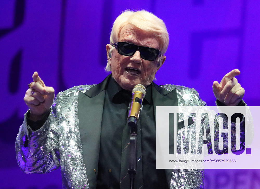 Heino at SchlagerOlymp 2026 Performance at the Schlager Festival on 30 05 2026 at the Central Festival Square in Berlin