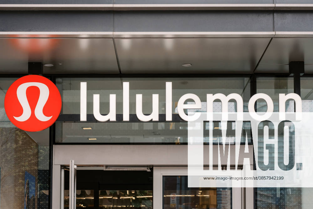 Toronto, Kanada ? 12. Mai 2026: Eingang zum Lululemon-Geschäft in der Innenstadt von Toronto Toronto, Kanada ? 12. Mai 2026: Eingang zum Lululemon-Geschäft in der Innenstadt von Toronto (License=RM)
