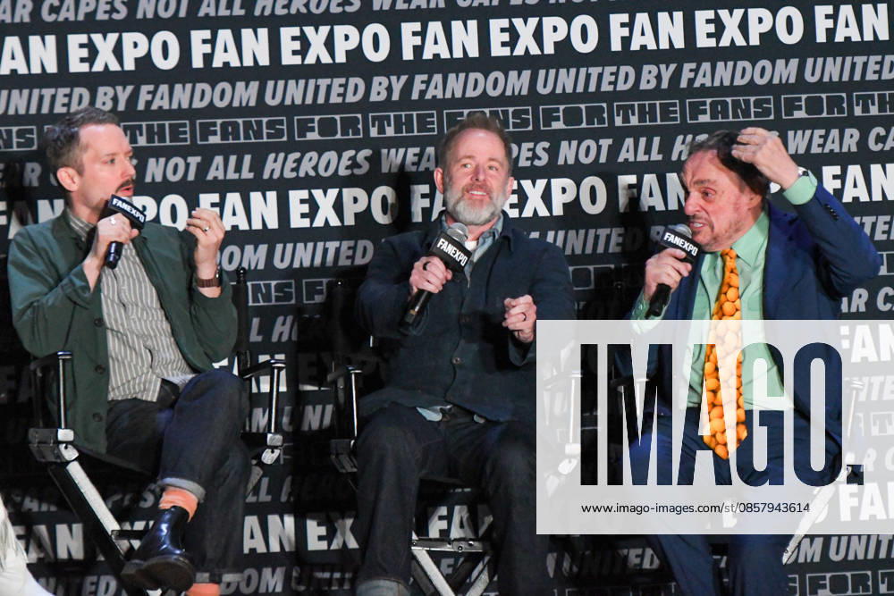 Actors ELIJAH WOOD, BILLY BOYD and JOHN RHYS-DAVIES, participate in a fan Q&A the Philadelphia FanExpo held at the Philadelphia Convention Center in downtown Philadelphia PA Philadelphia United States - ZUMArf1_ 20260530_zaf_rf1_086