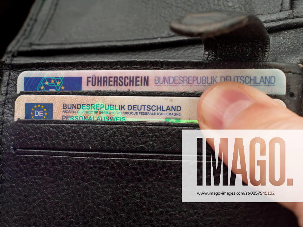 Deutscher Führerschein und Personalausweis im Portemonnaie German Driver s License and Personal ID in Wallet (License=RF)