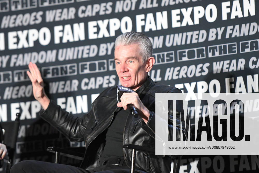 Actor JAMES MARSTERS, known for his role as vampire Spike in the television series Buffy the Vampire Slayer participates in a fan Q&A the Philadelphia FanExpo held at the Philadelphia Convention Center in downtown Philadelphia PA Philadelphia United States - ZUMArf1_ 20260530_zaf_rf1_018