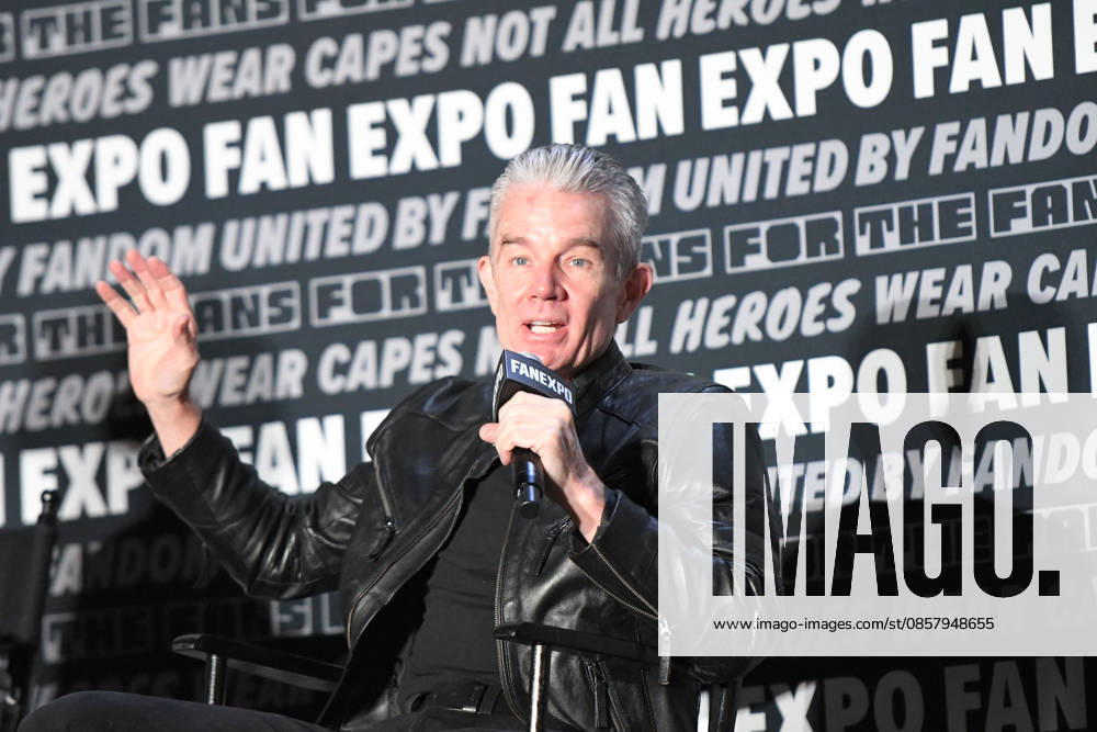 Actor JAMES MARSTERS, known for his role as vampire Spike in the television series Buffy the Vampire Slayer participates in a fan Q&A the Philadelphia FanExpo held at the Philadelphia Convention Center in downtown Philadelphia PA Philadelphia United States - ZUMArf1_ 20260530_zaf_rf1_020