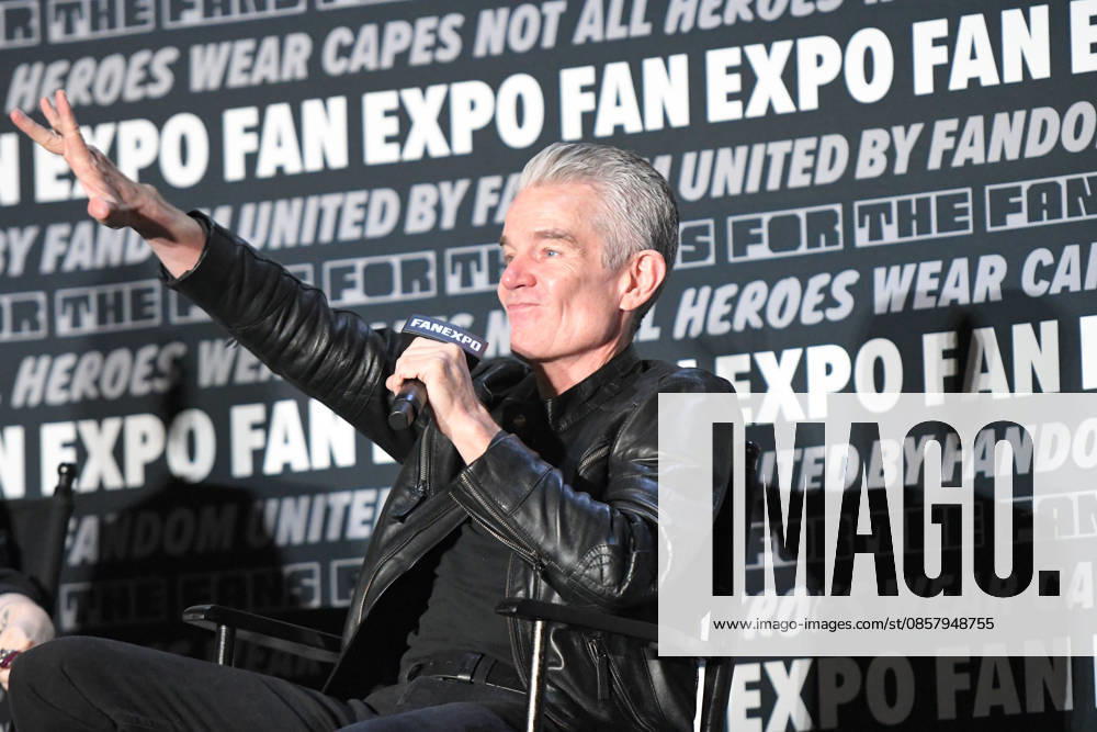 Actor JAMES MARSTERS, known for his role as vampire Spike in the television series Buffy the Vampire Slayer participates in a fan Q&A the Philadelphia FanExpo held at the Philadelphia Convention Center in downtown Philadelphia PA Philadelphia United States - ZUMArf1_ 20260530_zaf_rf1_022