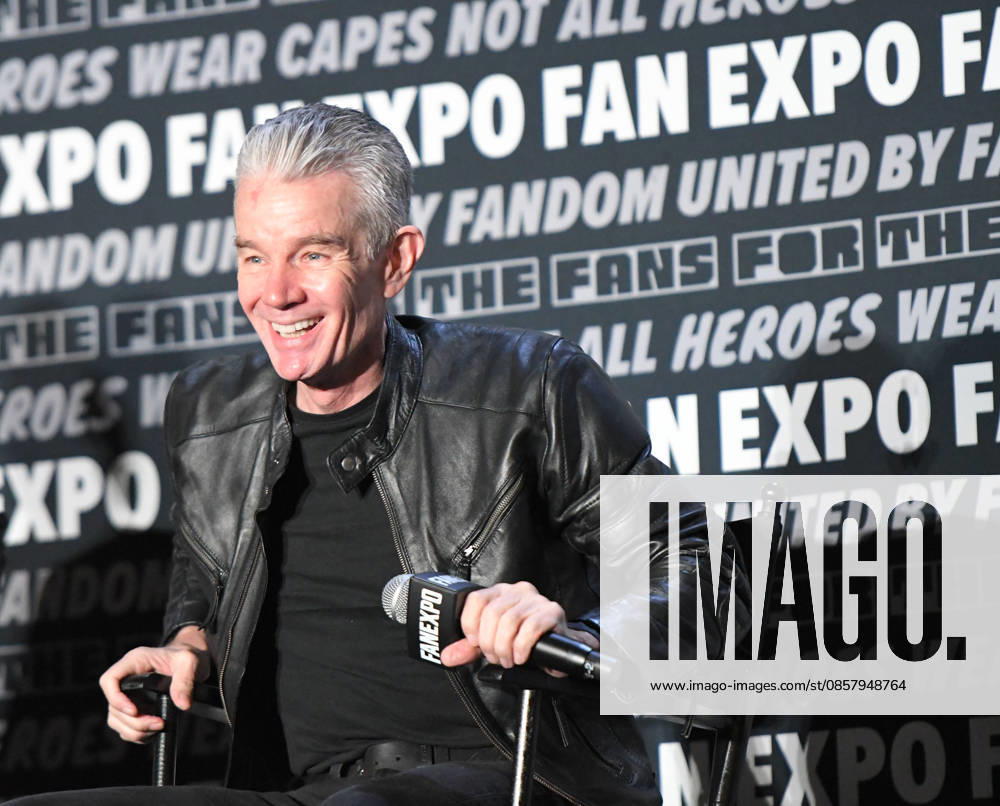 Actor JAMES MARSTERS, known for his role as vampire Spike in the television series Buffy the Vampire Slayer participates in a fan Q&A the Philadelphia FanExpo held at the Philadelphia Convention Center in downtown Philadelphia PA Philadelphia United States - ZUMArf1_ 20260530_zaf_rf1_024