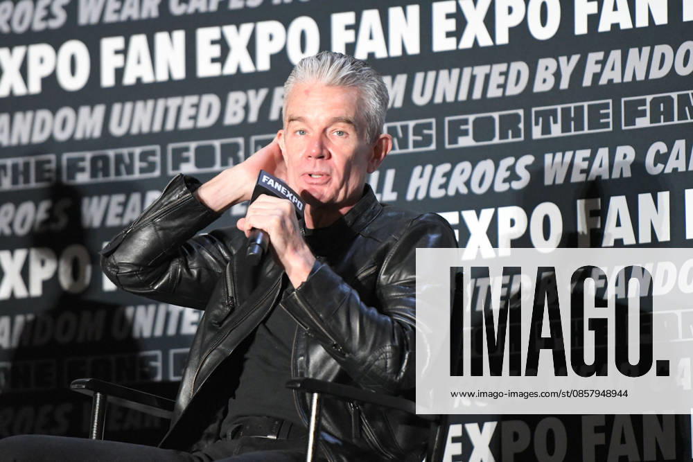 Actor JAMES MARSTERS, known for his role as vampire Spike in the television series Buffy the Vampire Slayer participates in a fan Q&A the Philadelphia FanExpo held at the Philadelphia Convention Center in downtown Philadelphia PA Philadelphia United States - ZUMArf1_ 20260530_zaf_rf1_028
