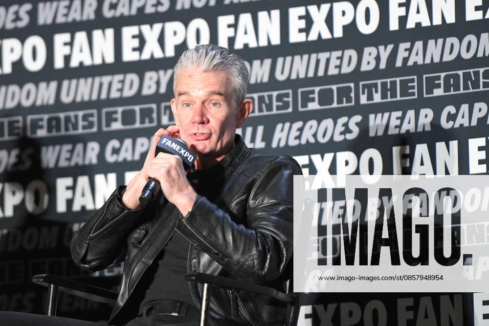 Actor JAMES MARSTERS, known for his role as vampire Spike in the television series Buffy the Vampire Slayer participates in a fan Q&A the Philadelphia FanExpo held at the Philadelphia Convention Center in downtown Philadelphia PA Philadelphia United States - ZUMArf1_ 20260530_zaf_rf1_029
