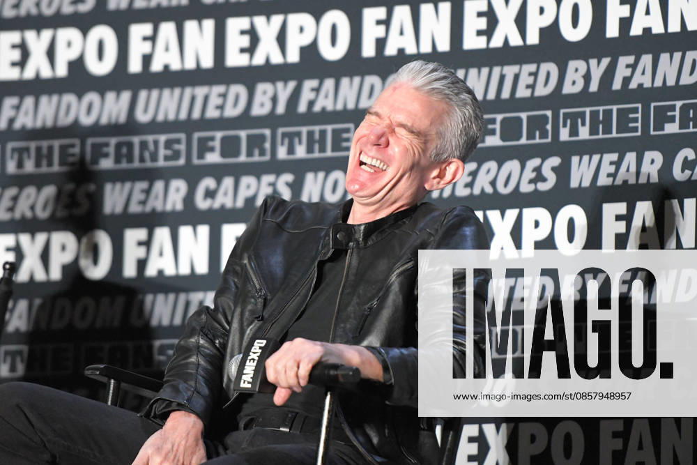 Actor JAMES MARSTERS, known for his role as vampire Spike in the television series Buffy the Vampire Slayer participates in a fan Q&A the Philadelphia FanExpo held at the Philadelphia Convention Center in downtown Philadelphia PA Philadelphia United States - ZUMArf1_ 20260530_zaf_rf1_033