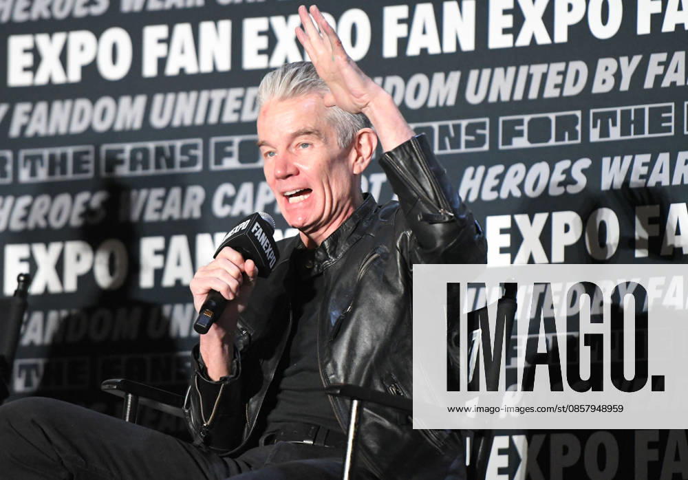 Actor JAMES MARSTERS, known for his role as vampire Spike in the television series Buffy the Vampire Slayer participates in a fan Q&A the Philadelphia FanExpo held at the Philadelphia Convention Center in downtown Philadelphia PA Philadelphia United States - ZUMArf1_ 20260530_zaf_rf1_031