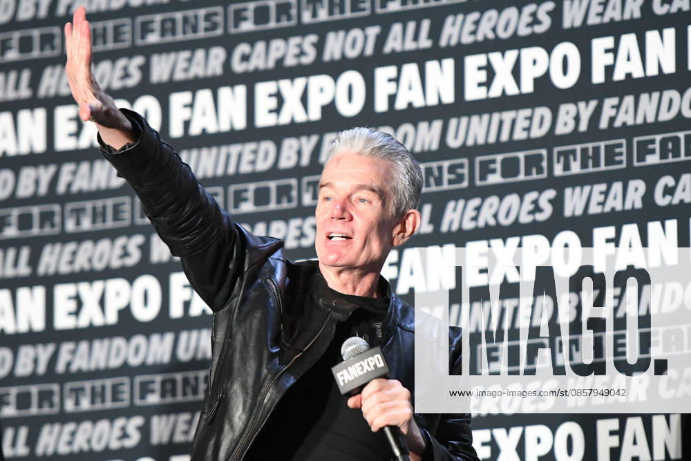 Actor JAMES MARSTERS, known for his role as vampire Spike in the television series Buffy the Vampire Slayer participates in a fan Q&A the Philadelphia FanExpo held at the Philadelphia Convention Center in downtown Philadelphia PA Philadelphia United States - ZUMArf1_ 20260530_zaf_rf1_035