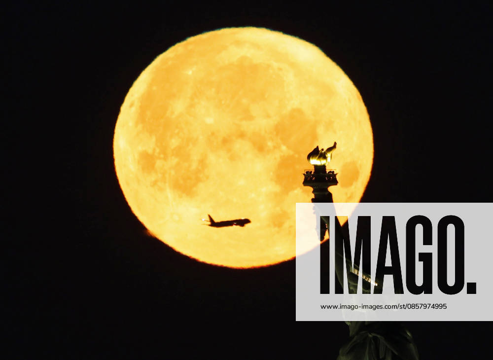A rare Blue Moon, the second full moon to appear in the sky in a single month, sets behind the Statue of Liberty on Sunday, May 31, 2026 in New York City. NYP20260531104 JOHNxANGELILLO