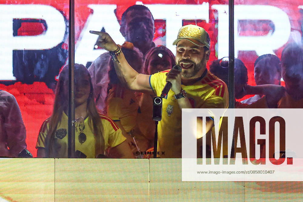 Far-right candidate Abelardo De La Espriella celebrates advancing to the runoff in Colombia BARRANQUILLA, COLOMBIA - MAY 31: Colombian presidential candidate Abelardo De La Espriella, a far-right figure, addresses his supporters after the announcement of the results of the first round of the presidential elections in Barranquilla, Colombia, on May 31, 2026. Abelardo de la Espriella will advance to a runoff against leftist Ivan Cepeda on June 21. Lucas Aguayo Araos Anadolu Barranquilla Colombia. Editorial use only. Please get in touch for any other usage.