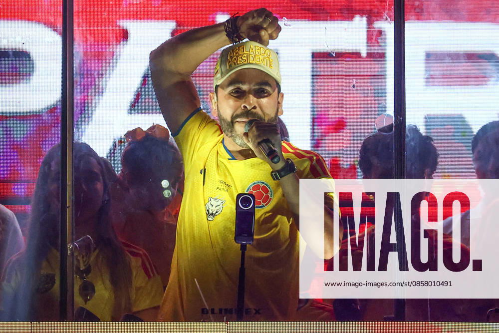 Far-right candidate Abelardo De La Espriella celebrates advancing to the runoff in Colombia BARRANQUILLA, COLOMBIA - MAY 31: Colombian presidential candidate Abelardo De La Espriella, a far-right figure, addresses his supporters after the announcement of the results of the first round of the presidential elections in Barranquilla, Colombia, on May 31, 2026. Abelardo de la Espriella will advance to a runoff against leftist Ivan Cepeda on June 21. Lucas Aguayo Araos Anadolu Barranquilla Colombia. Editorial use only. Please get in touch for any other usage.