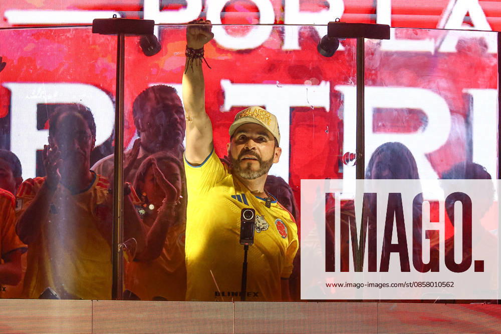 Far-right candidate Abelardo De La Espriella celebrates advancing to the runoff in Colombia BARRANQUILLA, COLOMBIA - MAY 31: Colombian presidential candidate Abelardo De La Espriella, a far-right figure, addresses his supporters after the announcement of the results of the first round of the presidential elections in Barranquilla, Colombia, on May 31, 2026. Abelardo de la Espriella will advance to a runoff against leftist Ivan Cepeda on June 21. Lucas Aguayo Araos Anadolu Barranquilla Colombia. Editorial use only. Please get in touch for any other usage.
